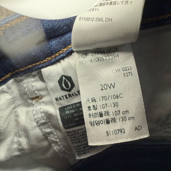 Levi’s Boyfriend Distressed Jeans in Medium Wash - Picture 5 of 5